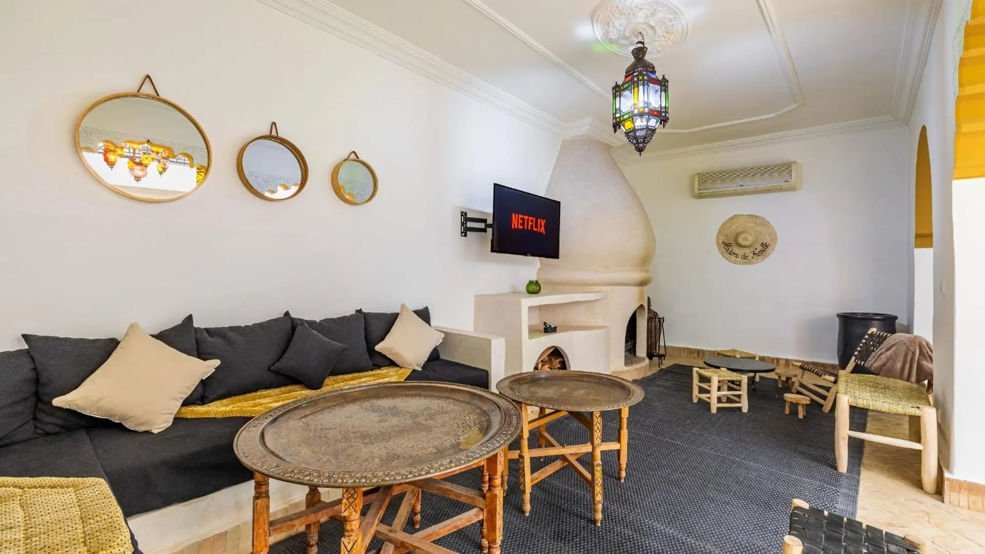 Riad El Hana En Centre Ville Rooftop Et Bassin Marrakesch Villa